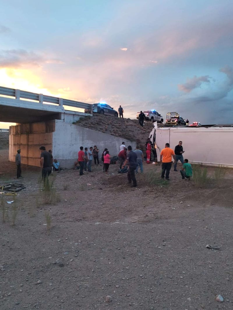 Accidente en acceso a establecimiento local: automovilista pierde control y abandona vehículo en Camargo