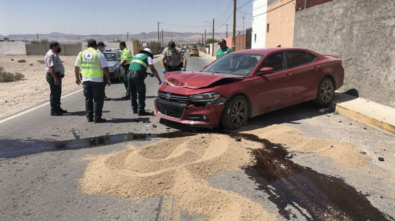 Accidente en Boulevard CONAI: vehículo impacta contra muro por falla mecánica en Delicias