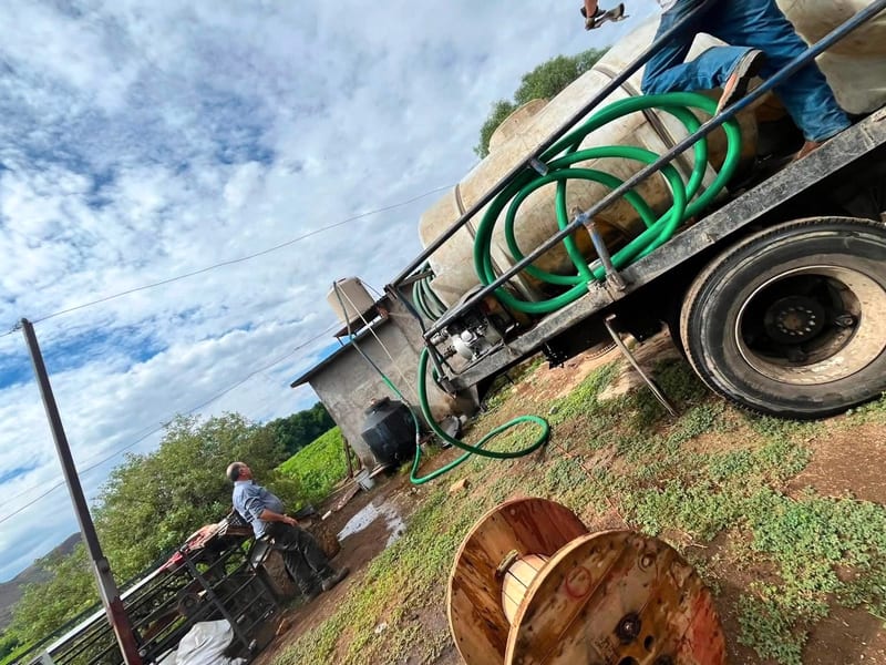 Administración de Parral intensifica labores de abastecimiento de agua en zonas urbanas y rurales