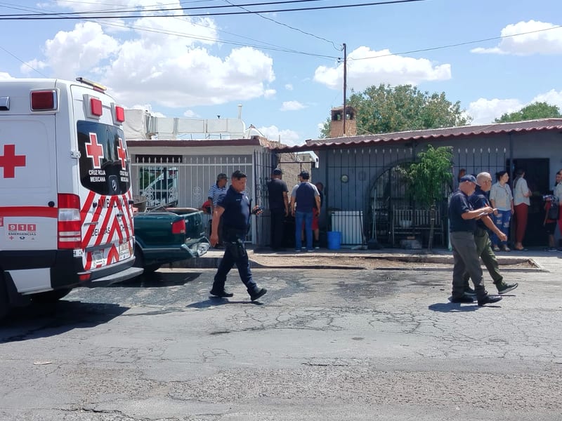 Adulto mayor sufre quemaduras por explosión de gas mientras preparaba carnitas en Delicias
