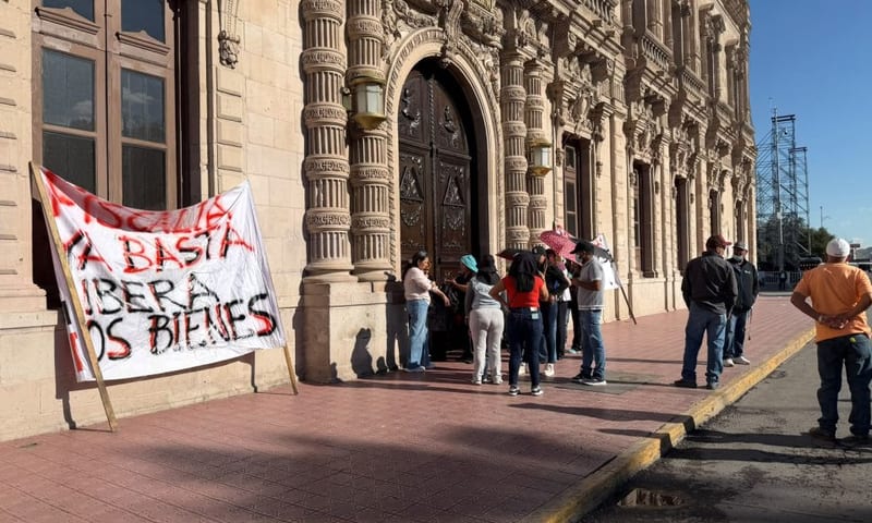 Afectados por Aras bloquean Palacio de Gobierno: a cinco años, siguen sin reparación