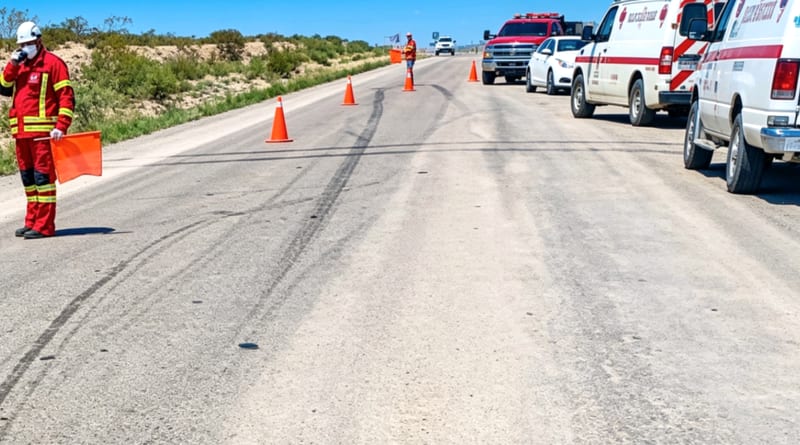 Aparatoso choque en la carretera de cuota Ojinaga-Chihuahua deja sin lesionados