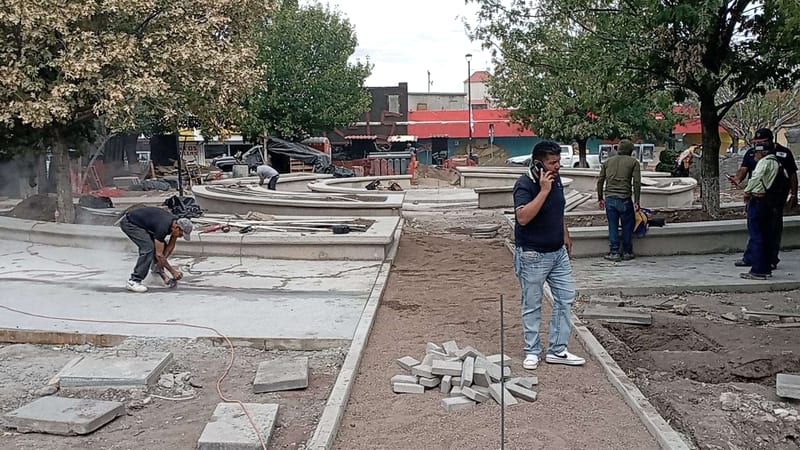 Avanzan trabajos de remodelación del Parque Infantil de Camargo con modernos juegos y áreas renovadas