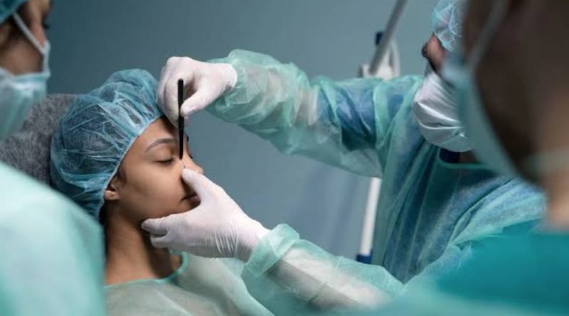 Cirugía estética: Coespris pide verificar al especialista y la clínica antes de operarse