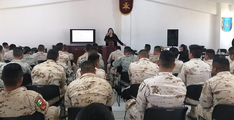 Consulado Mexicano realiza pláticas sobre prevención de violencia de género con estudiantes de Ojinaga