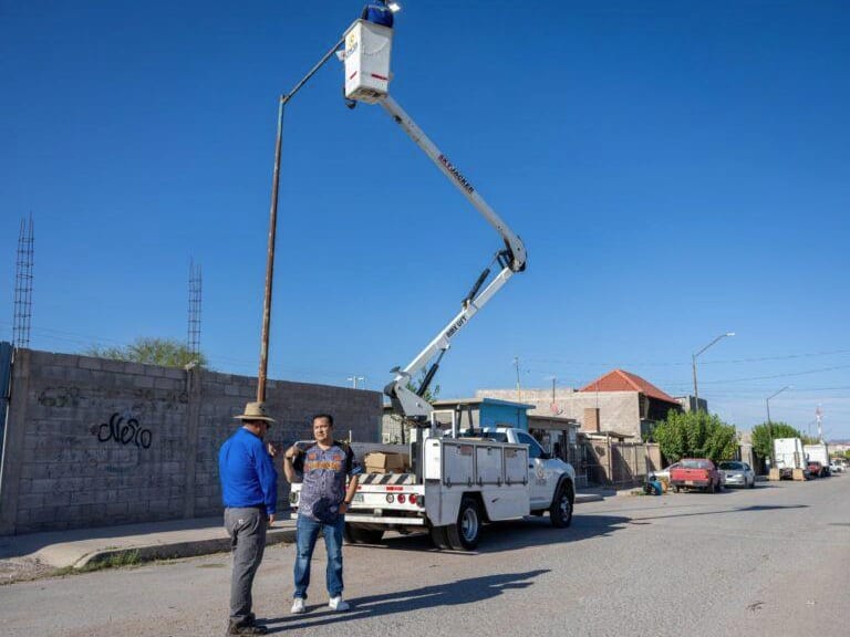 Delicias avanza en modernización de alumbrado público con más de 8 mil luminarias instaladas