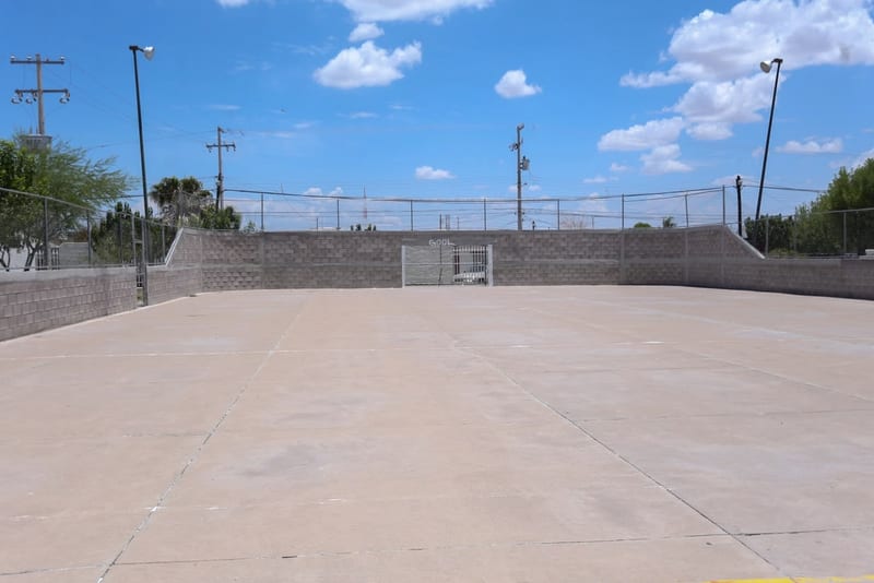 Delicias renovará cancha de fútbol rápido y estrena juegos infantiles en la Macroplaza
