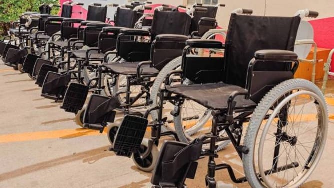 DIF Municipal y Estatal entregan más de 25 apoyos a personas con discapacidad en Camargo