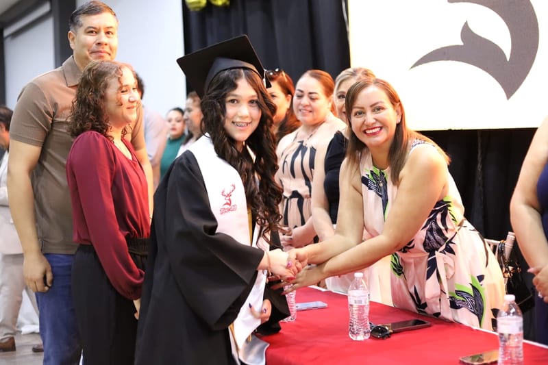 Edith Escárcega encabeza ceremonia de graduación en la Secundaria Técnica 49 de Nuevo Casas Grandes