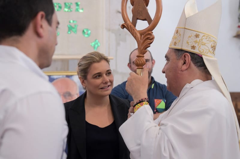 Gobernadora Maru Campos encabeza ceremonia en memoria de jesuitas asesinados en Cerocahui