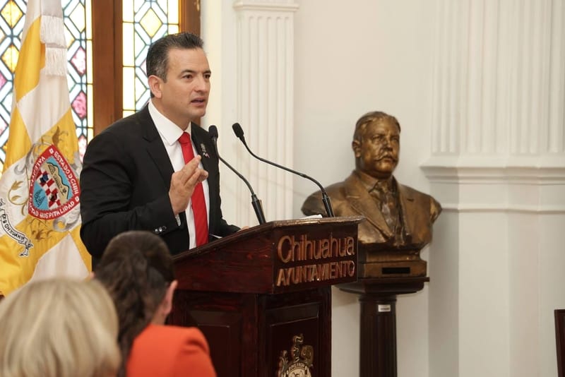 Marco Bonilla pide licencia y René Chavira rinde protesta como alcalde suplente de Chihuahua