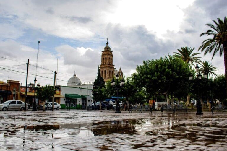 Meoqui se prepara para lluvias con medidas preventivas y equipos de drenaje