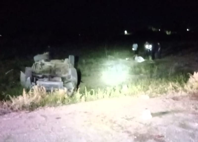 Muere hombre de 38 años tras volcadura en el camino del entronque a El Molino, en Rosales