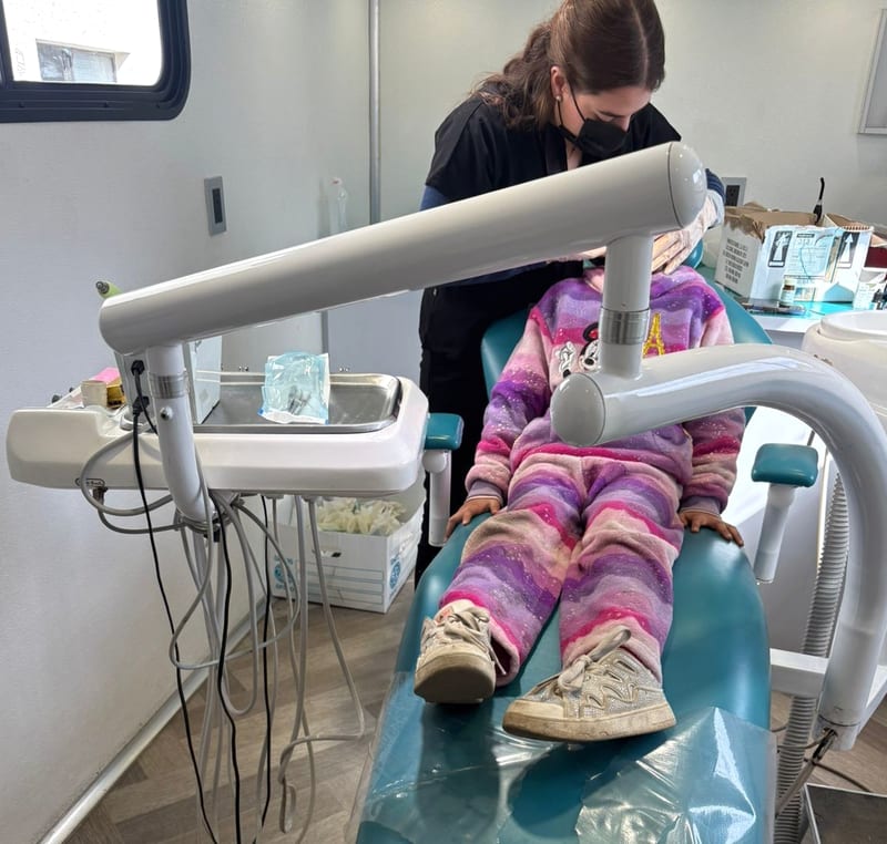 Parral amplía servicios de salud con más de 700 consultas médicas y dentales en marzo