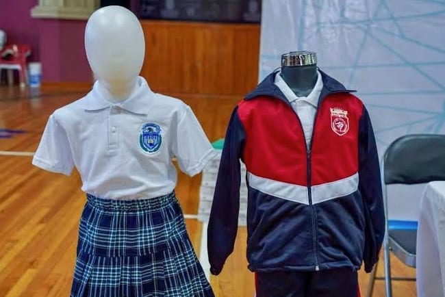 Parral cambia falda por falda-short en uniforme escolar para prevenir acoso y bullying contra niñas