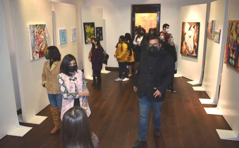 Parral inaugura exposición pictórica 'El Payasito que Viajó al Espacio'