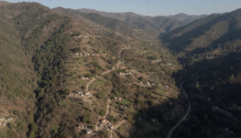 Paisaje montañoso de la Tarahumara con comunidades dispersas entre bosques y valles