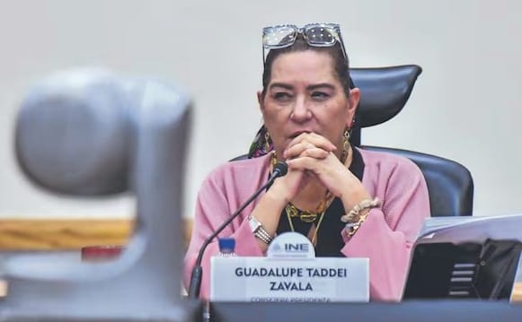 Taddei dice a los consejeros del INE «no me voy» en medio de acusaciones; Diputados alistan posible relevo