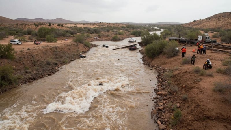 Tragedia en Cuauhtémoc: fuertes lluvias arrastran a tres personas en arroyos; hay una muerte
