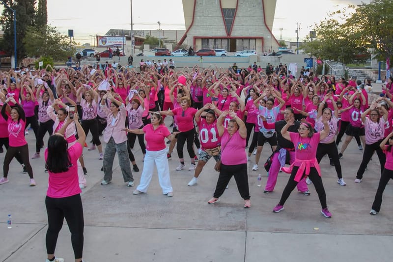 Zumbatón Rosa en Delicias reúne a familias para promover la prevención del cáncer de mama